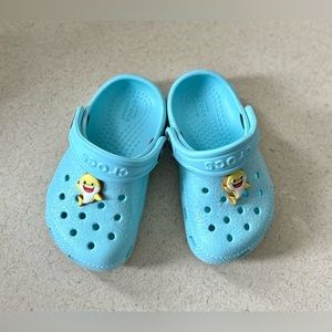 Crocs Comfort (w/ baby shark charm)